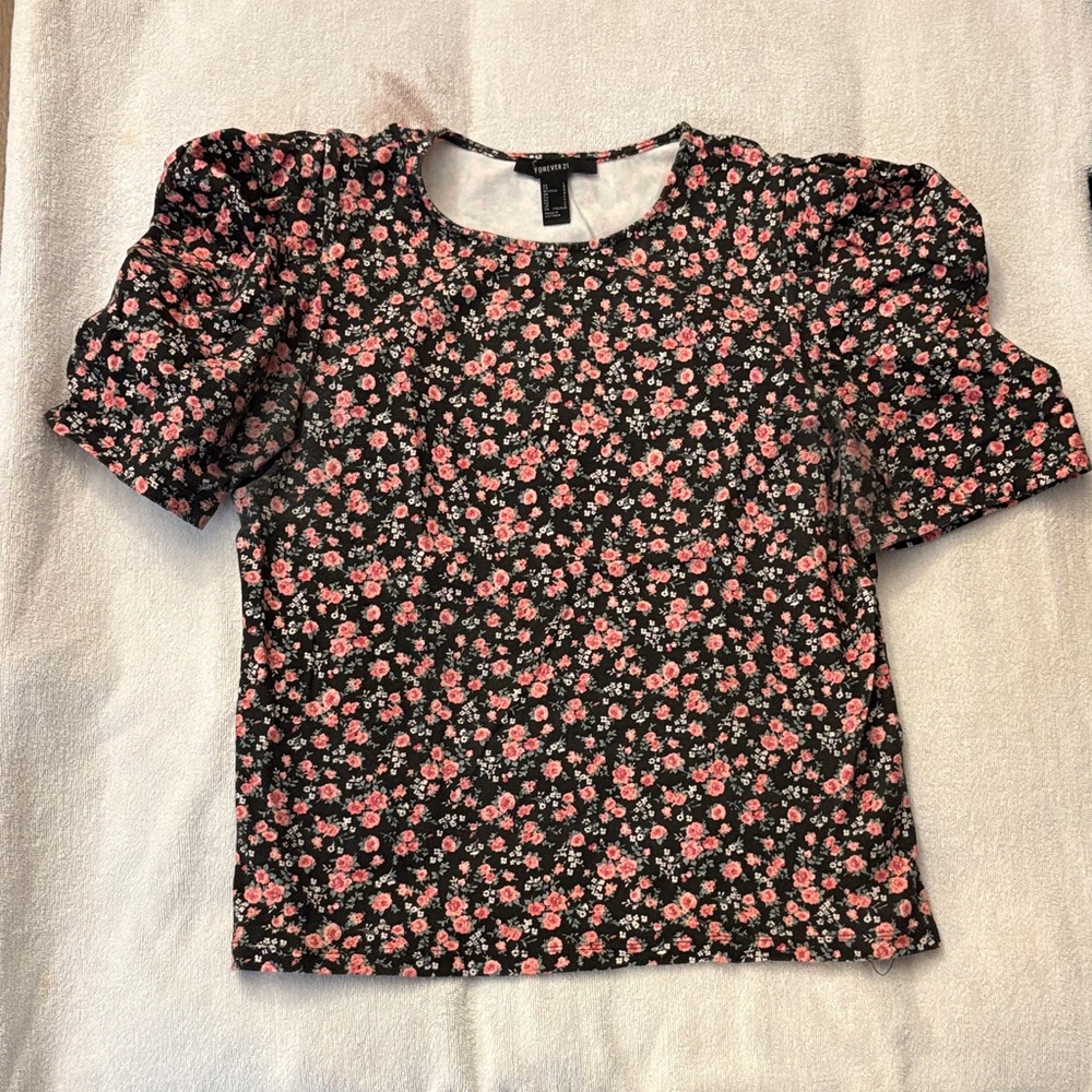 Forever 21 Black and Pink Floral Puff Sleeve Blouse